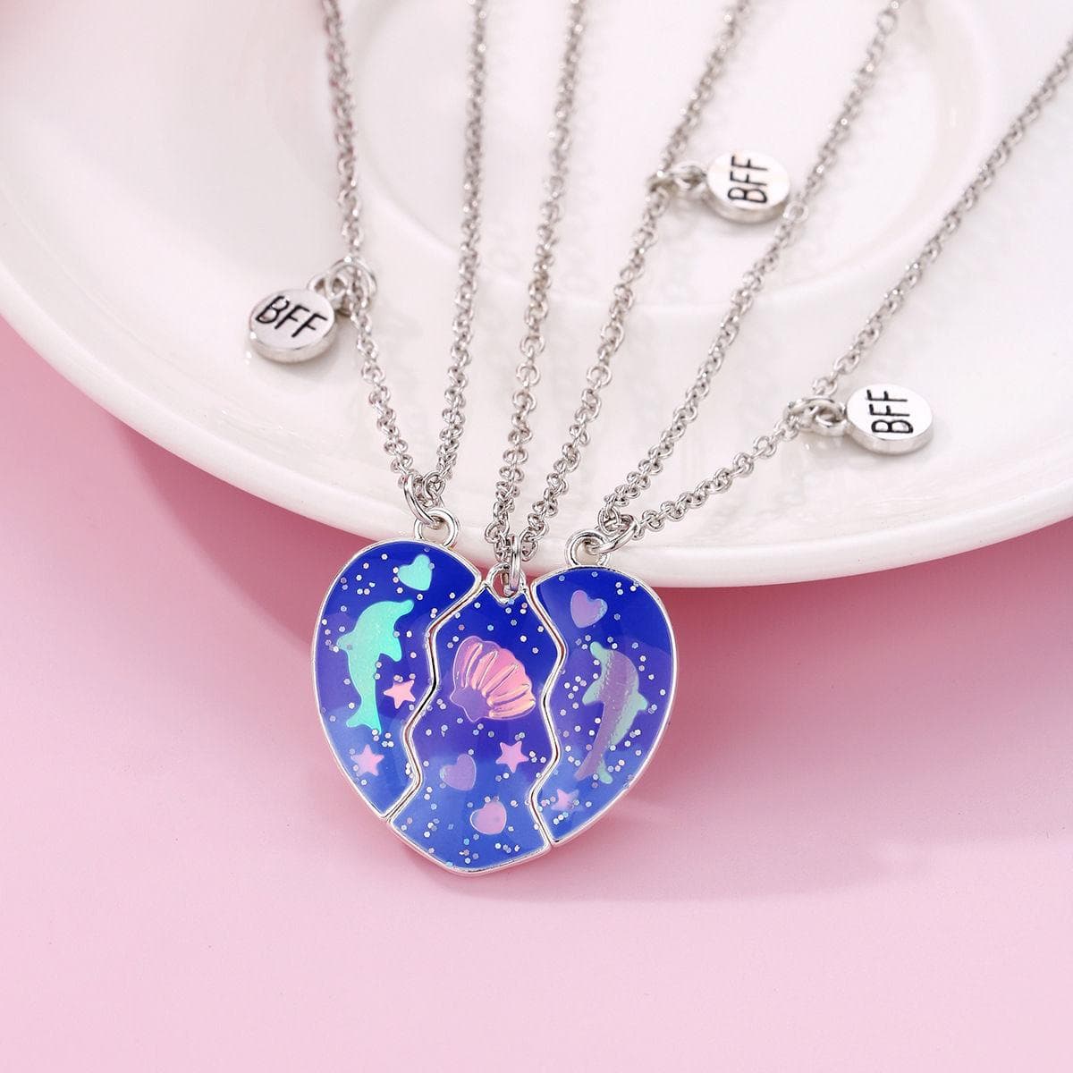 Best Friends Magnetic Necklaces - Matching Heart Pendant Set for Girls